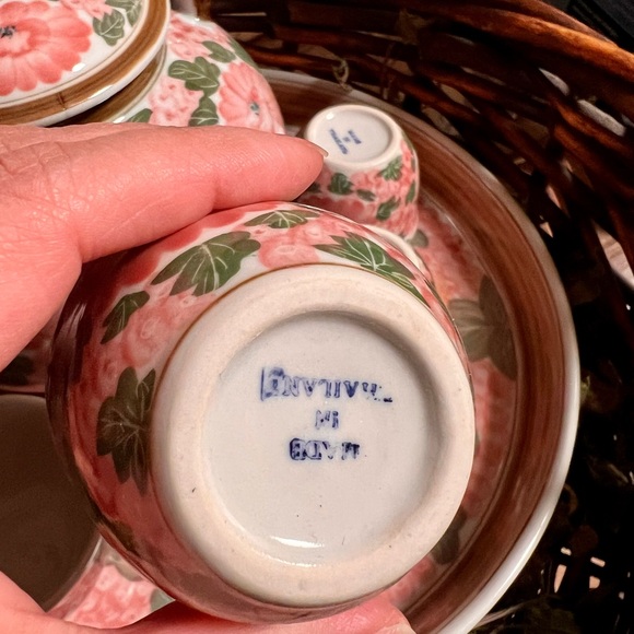 Beautiful Tea Set - Picture 3 of 4